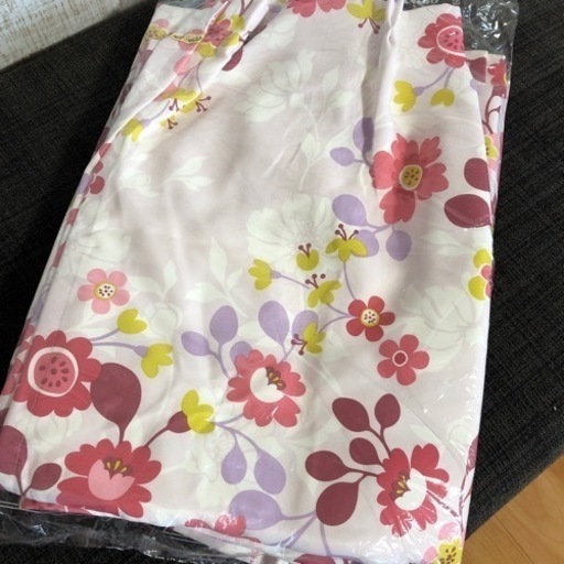ピンクの花柄　窓用カーテン　100×135  2枚組