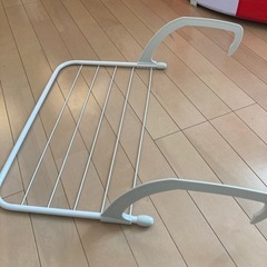 スリーコインズの物干しラックの画像