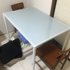 おしゃれなダイニングテーブルの画像