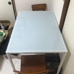 おしゃれなダイニングテーブルの画像