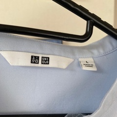 ユニクロ　ペールブルーブラウス　Lサイズの画像