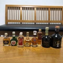 ミニボトルのお酒の画像