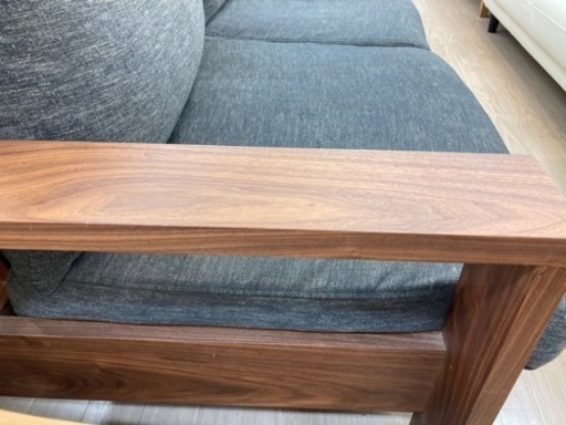 【トレファク名古屋徳重】グレー×ナチュラルの二人掛けソファーのご紹介！