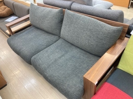 【トレファク名古屋徳重】グレー×ナチュラルの二人掛けソファーのご紹介！