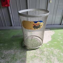 ゴミ籠