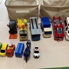 働くクルマ  消防車 救急車など
