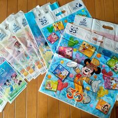 読売新聞額絵シリーズ（ディズニー）とディズニーランドのビニール袋 （使用済みもあり）