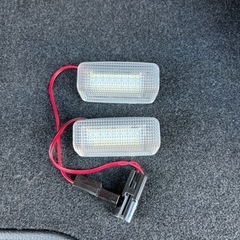 交渉受け付けます！プリウス50 フロントドア　LED