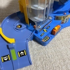 トミカ　立体駐車場　電池式　昇降　年代モノの画像