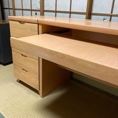 机とサイドチェストの画像