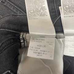 パーカーとジーパンの画像