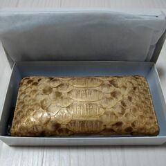 本物のダイヤモンドパイソンの皮で作ったお財布をお譲りします。