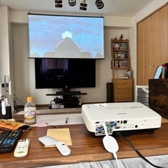 プロジェクタースクリーン