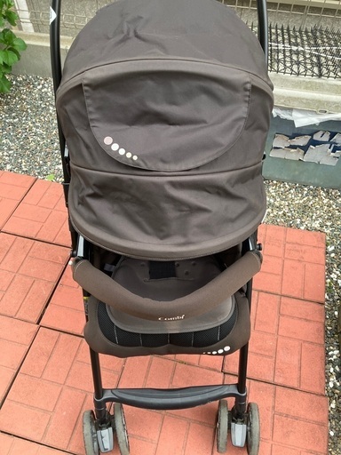A型ベビーカー　Combi メチャカルファースト