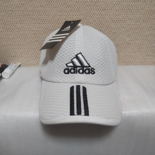 横須賀adidas キャツプ白