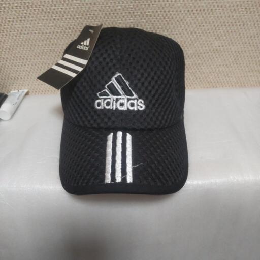 厚木方面adidasキャツプ 黒