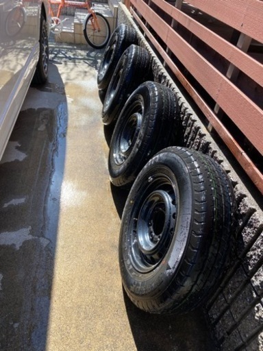 売り切り　ハイエース　純正タイヤ　ほぼ新品