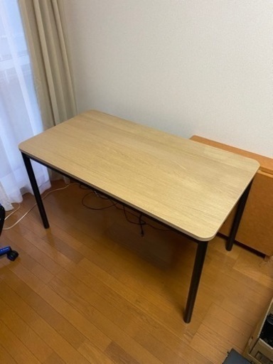 IKEA トッマリード　オフィスデスク　ダイニングテーブル