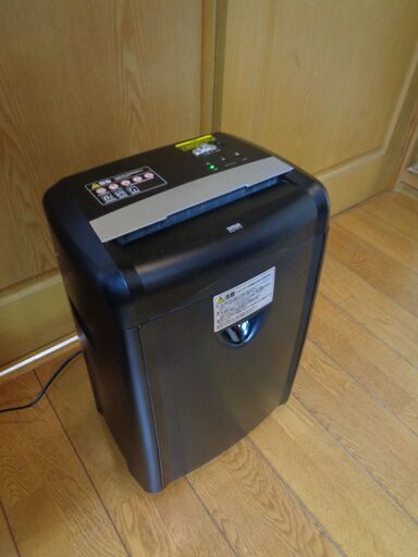 世田谷区近辺配送可能　美品 サンワダイレクト 400-PSD017 業務用 電動シュレッダー A4 12枚同時細断 ホッチキス対応 CD DVD カード 対応 ミニクロスカット