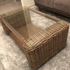 明日5/16まで値下げします！ガラスローテーブルの画像