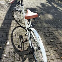 **取引予定者確定済 - 27インチシティサイクル  Lupinus(ルピナス) ホワイト LEDオートライト シマノ製外装6段ギア付き 鍵・ワイヤーカゴ搭載の画像