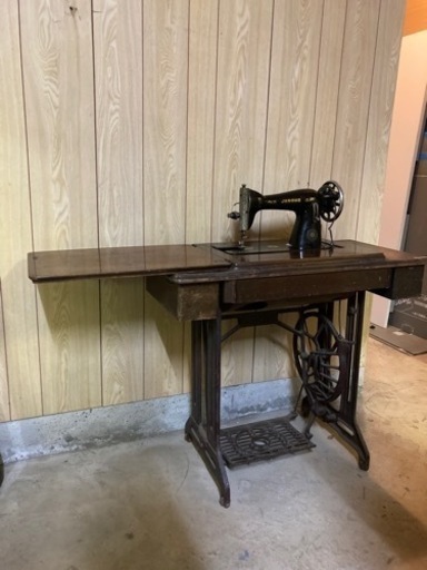 【お洒落】アンティークジャノメ足踏みミシン