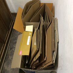 大きめのダンボール差し上げます。引っ越しの荷造り等に。
