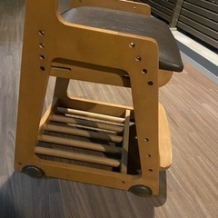 子供ITOKI学習椅子　キャスター付きの画像