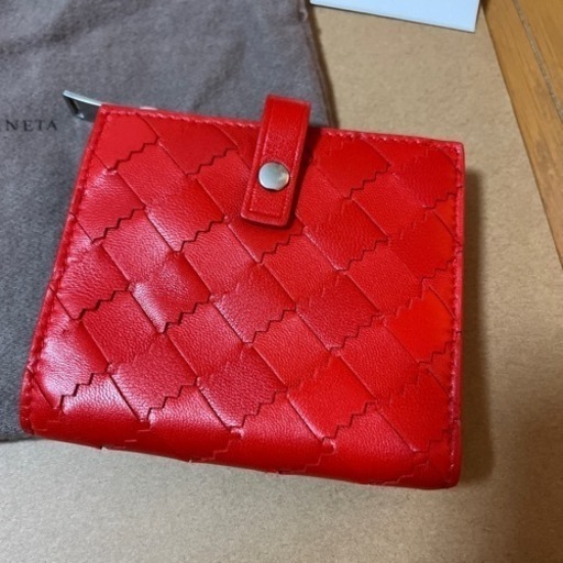 新品ボッテガヴェネタ 二つ折りイントレチャートジグザグ