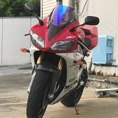 YAMAHA R1