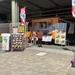 毎日出店可能　JR宝塚駅　1F出口横　駅舎下なので雨でも営業OK  ガラージュ宝塚　 - 宝塚市