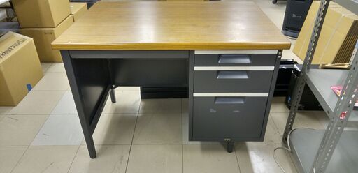オフィス机（スチール製の一般的な机です）　※引き取りのみ
