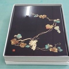 会津塗　溜塗のぶどう蒔絵