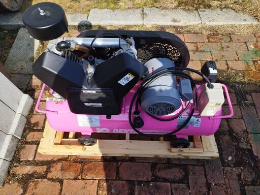 アネスト岩田　200V　1,5kw　タンク容量70L　2012年製