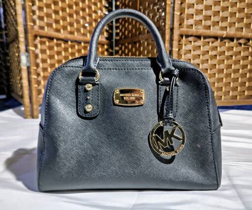 MICHAEL KORS EST 1981 マイケルコース　バッグ黒