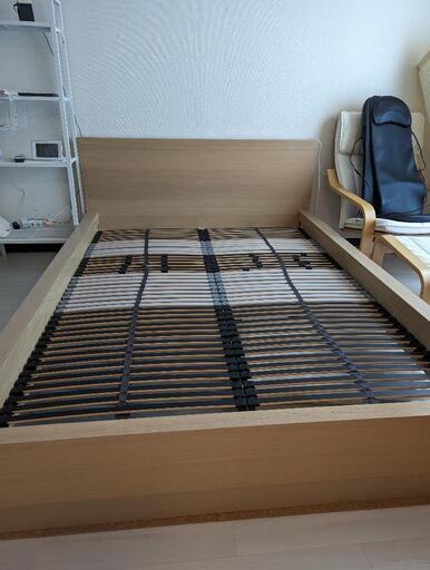 IKEA（イケア）ベットフレーム（ダブル）とベッドサイドテーブル