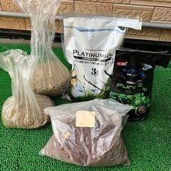 田砂　約3.5kg、ソイル　約2kg、溶岩砂　約2kg 熱帯魚