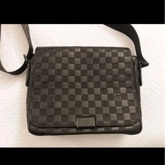 【美品】 LOUIS VUITTON ディストリクト　ダミエ ショルダーバッグ