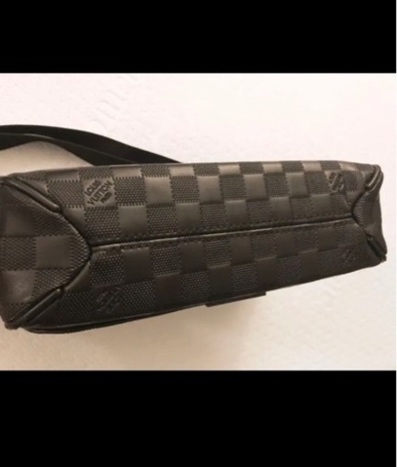 【美品】 LOUIS VUITTON ディストリクト　ダミエ ショルダーバッグ