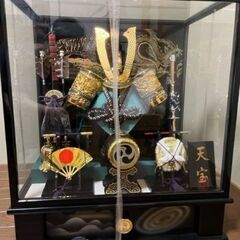 兜とスケボー　オルゴールガラスケース　すぐ引取りにこられる方