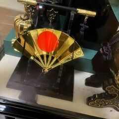 兜とスケボー　オルゴールガラスケース　すぐ引取りにこられる方の画像