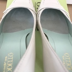 きれいです☆madras MODELLO マドラスモデロ 上品パンプス　23cm ヒール高7cm アイボリー 入学式におすすめ！の画像