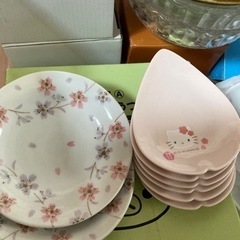 主に食器　非売品多数　まとめて全部持っていってくれる方の画像