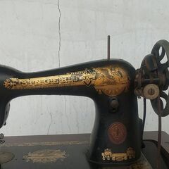 値下げ古いシンガーミシンの画像