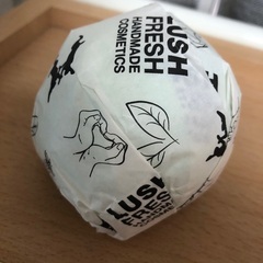 LUSH バスボムの画像