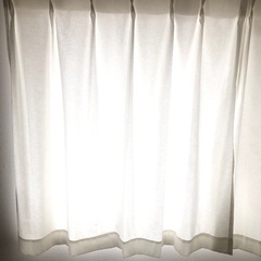 カーテン(白ですが透けません)の画像