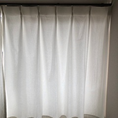 カーテン(白ですが透けません)の画像
