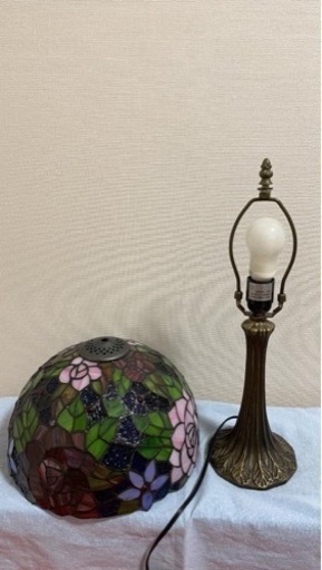 【新品未使用】バラ ステンド ガラス ランプ 卓上 花柄 アンティーク調 花柄 卓上ランプ ステンドグラスランプ 照明