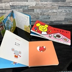 絵本とおもちゃのセットの画像