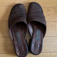 B AL LYバックスキンサンダル